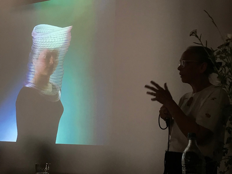 Caroline Broadhead giving her presentation at Schmucksymposium Zimmerhof 2019, photo: Helen Britton Caroline Broadhead