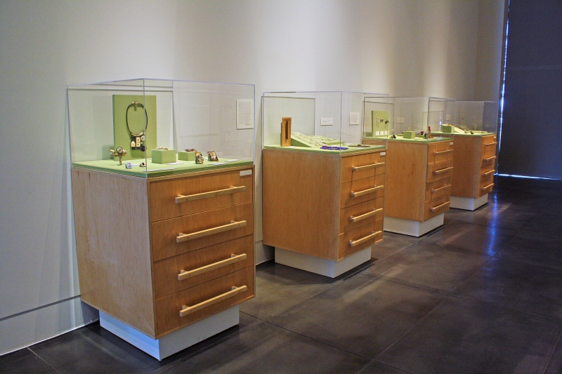 Exhibition view, Well-Worn Narratives: The Mia McEldowney Jewelry Collection, 2016–2018, Tacoma Art Museum, Tacoma, WA, USA, photo: unknown Exhibition view, Well-Worn Narratives