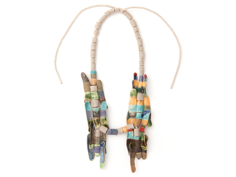 Ineke Heerkens, Via della Lungaretta—II, 2014, neckpiece, ceramic, linen, photo courtesy of the artist Ineke Heerkens, Via della Lungaretta—II
