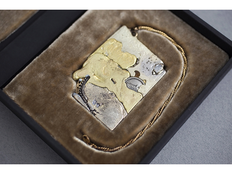 MJ Tyson, Inheritance 10, 2018, jewelry, 248 x 146 x 32 mm, photo: artist MJ Tyson, Inheritance 10
