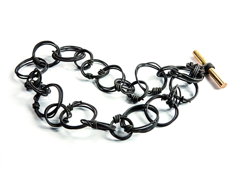 Jean Grisoni, Untitled, 2014, necklace, iron, brass, 720 mm, photo courtesy of the artist Jean Grisoni, Untitled