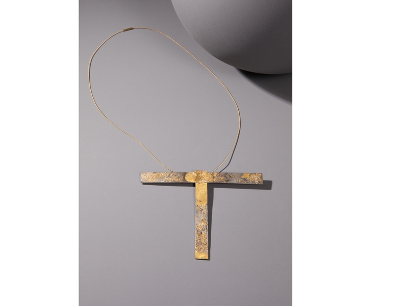 Hermann Jünger, Necklace from Serie Anhänger (the Pendant Series), 1994, gold, 366 x 115 x 80 mm, photo courtesy of Cooper Hewitt, Smithsonian Design Museum Hermann Jünger, Necklace from Serie Anhänger (the Pendant Series)