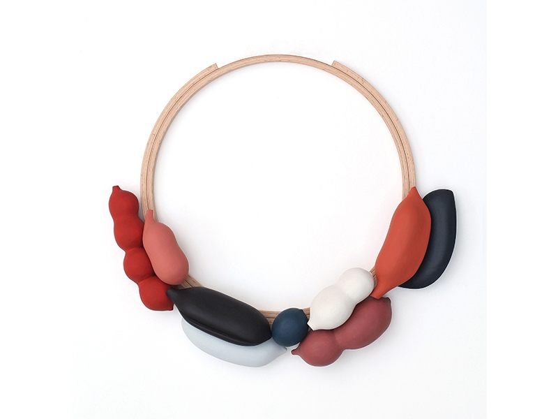 Karin Herwegh, Objective, 2019, necklace, limewood, beechwood, 350 x 300 x 40 mm, photo: artist Karin Herwegh, Objective