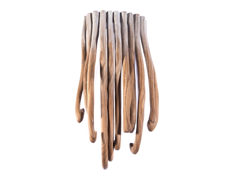 Ketli Tiitsar, Posture X, 2017, brooch, walnut wood, silver, steel, paint, 110 x 60 x 20 mm, photo: Dénes Farkas Ketli Tiitsar, Posture X, 2017, brooch, walnut wood, silver, steel, paint, 110 x 60 x 20 mm, photo: Dénes Farkas