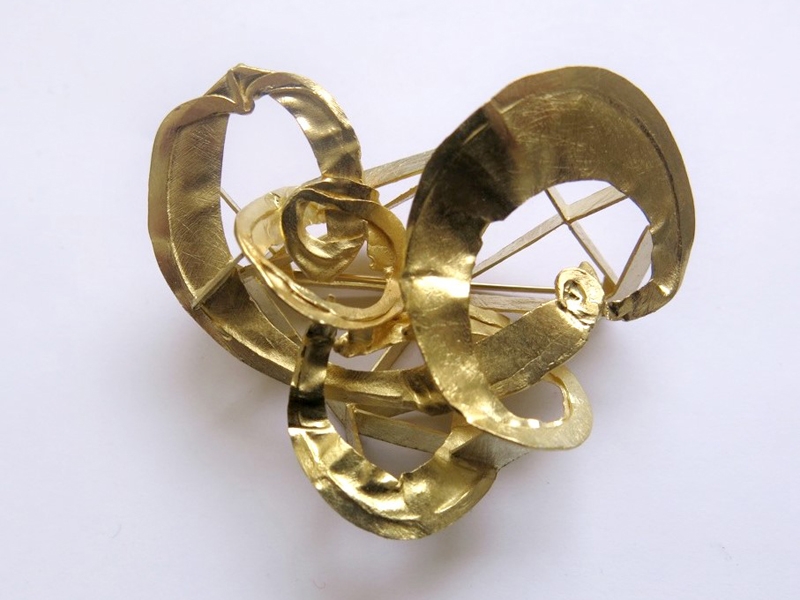 Klaus Burgel, Brooch, 2016, 18-karat gold, 62 x 52 x 29 mm, photo: artist Klaus Burgel, Brooch, 2016, 18-karat gold, 62 x 52 x 29 mm