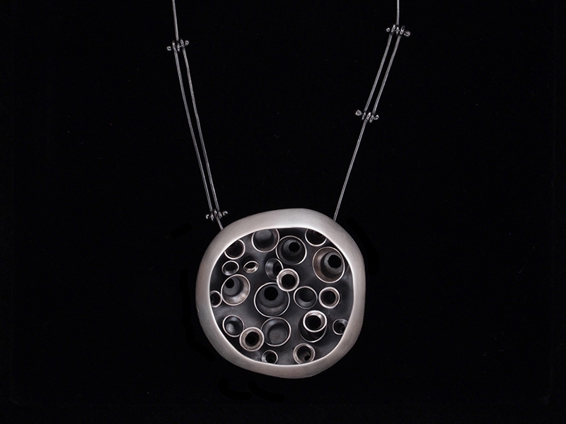 Melissa Finelli, Pendant, Succulent, oxidized sterling silver, chain 457 mm long, pendant 57 x 10 mm, photo: Andrea Marx Melissa Finelli, Pendant