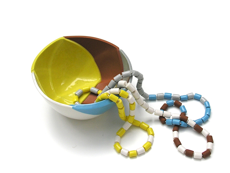 Manon van Kouswijk, Beads & Pieces II, 2012, porcelain, photo: gallery s o Manon van Kouswijk, Beads & Pieces II