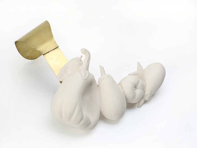 Paula Gallardo, 2017, neckpiece, ceramic, 50x8 cm, photo: Negro Karamanian Paula Gallardo
