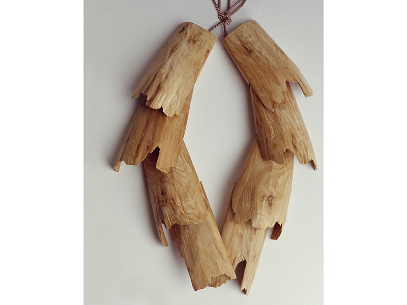 Dorothea Prühl, Habicht (Hawk), 2005, elm wood, 400 x 330 mm, photo: Galerie Marzee Dorothea Prühl, Habicht (Hawk)