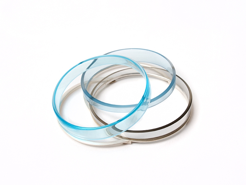 Gesine Hackenberg, Tumbling Blueish, brooch, 2018, blown glass, silver, remanium, 98 x 87 x 26 mm, Photo: Gesine Hackenberg Gesine Hackenberg, Tumbling Blueish