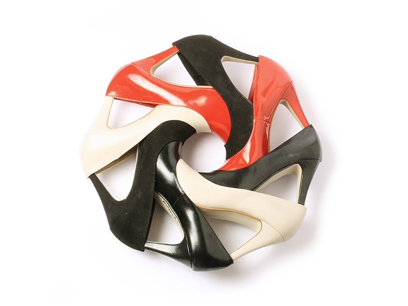 Lisa Walker, Fischli and Weiss Bracelet, 2018, shoes, 400 mm in diameter, photo: artist Lisa Walker, Fischli and Weiss Bracelet