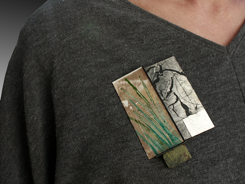 Ramón Puig Cuyàs, Nº 1765, from the Maps to Get Lost in the Forest series, 2018, brooch, oxidized nickel silver, silver foil and enamel on steel, green stone, 75 x 100 x 20 mm, photo courtesy of the artist Ramón Puig Cuyàs, Nº 1765