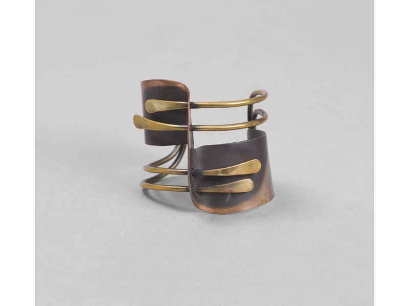 Art Smith, Modernette Cuff, designed 1948, this example probably after 1948, bent and flattened copper wire and bent and patinated sheet brass, 64 x 60 x 60 mm, photo courtesy of Cooper Hewitt, Smithsonian Design Museum Art Smith, Modernette Cuff