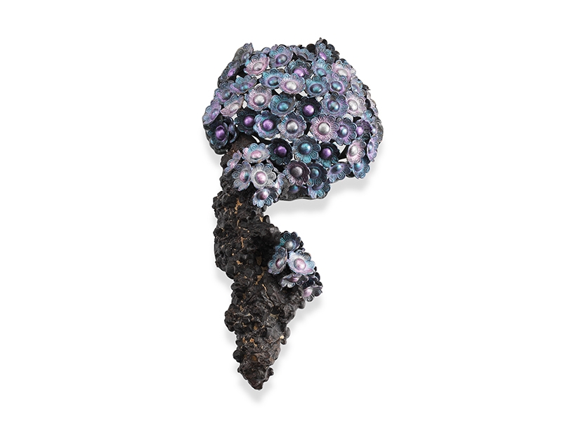 Tamara Grüner, Syringa Flieder, 2019, brooch, limonite with marcasite, historical metal piece, plastic, paint, steel, 132 x 62 x 35 mm, photo: artist Tamara Grüner, Syringa Flieder