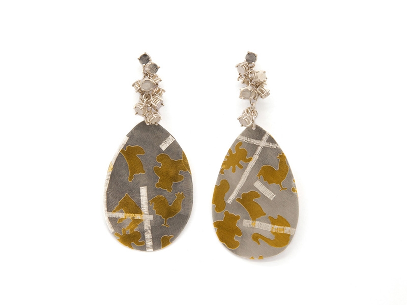 Eric Loubser, Child's Play, 2018, earrings, sterling silver, 24-karat gold, 90 x 36 x 15 mm, photo: Sarah de Pina Eric Loubser, Child's Play