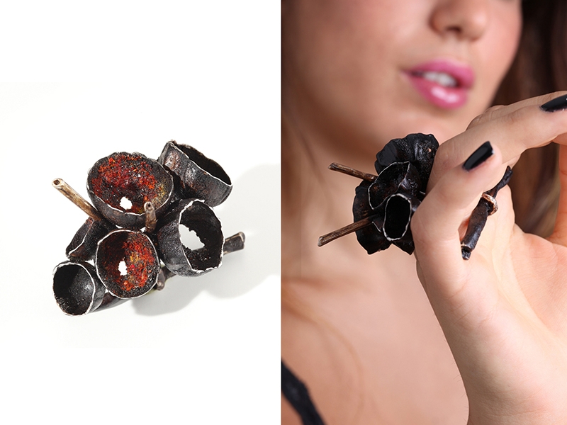 Clara Del Papa, Convivium, 2011, two-finger ring, silver, balsamic vinegar fire oxidations, mix of spices marinated with Dorian wine, photo courtesy of the artist Clara Del Papa, Convivium