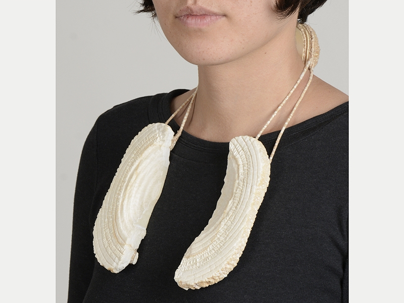 Valérie Wagner, Temps, 2017, necklace, dripstone (from the Petrifying Fountains of St. Nectaire, France), plant-based dyed cotton, 285 x 170 x 23 mm, photo: Nima Ashrafi Valérie Wagner, Temps