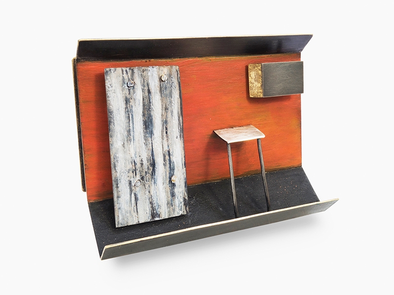 Judy McCaig, Onto the World, 2019, brooch, gold, gold leaf, alpaca, tombac, brass, paint, tin, 68 x 53 x 25 mm, photo courtesy of the artist Judy McCaig, Onto the World