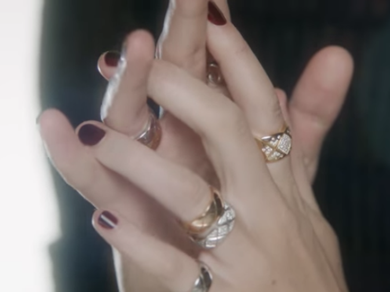 Keira Knightley wears Chanel jewelry