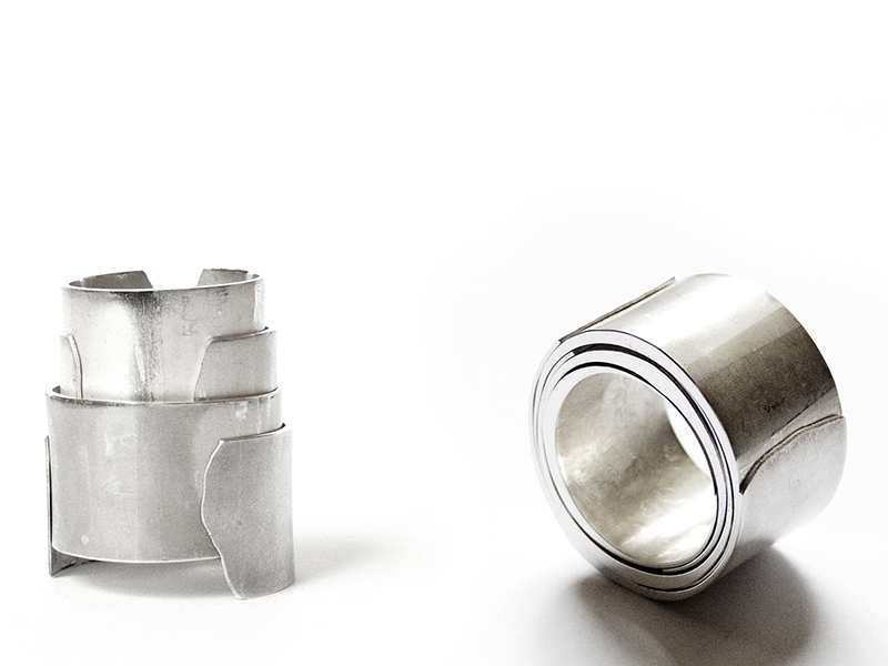 Marine Dominiczak, Allium Porrum 4 Leaves, 2015, ring, sterling silver, 11 mm long, photo: artist Marine Dominiczak, Allium Porrum 4 Leaves