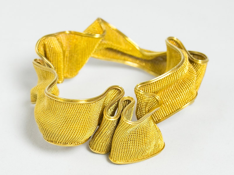 Mary Lee Hu, Bracelet #60, 1999, 18- and 24-karat gold, courtesy of Elsie Michie, photo: Malarie Zaunbrecher Mary Lee Hu, Bracelet #60