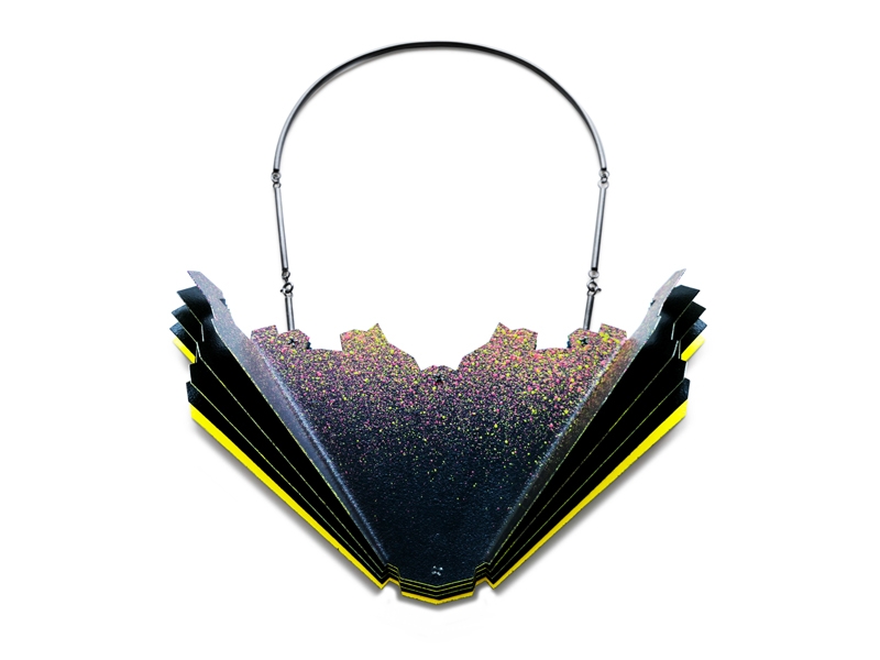Linnéa Eriksson, Search, 2015, necklace, steel, oxidized silver, spray paint, 210 x 120 x 50 mm, photo: artist Linnéa Eriksson, Search