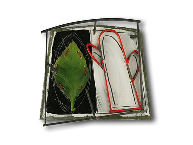 Ramon Puig Cuyás, “Fugit Umbrá” Series “IMAGO MUNDI” no. 1210, 2007, brooch, silver, plastic, nickel silver, acrylic paint, 2.5” x 2.5” x .25”, photo: artist Ramon Puig Cuyás, “Fugit Umbrá” Series “IMAGO MUNDI” no. 1210