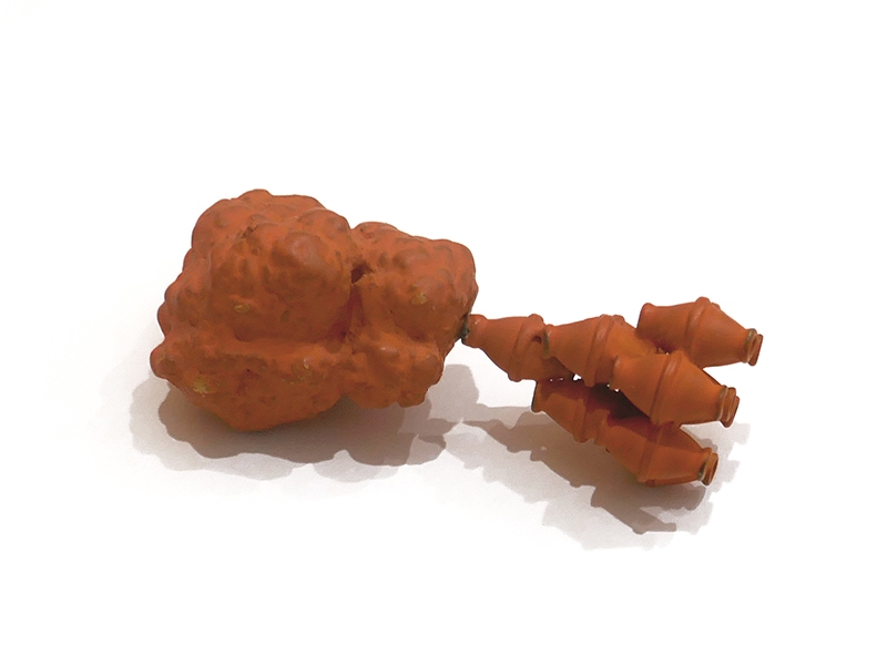 Ruudt Peters, Ouroboros—Kutna Hora, 1995, brooch and ring, silver, bukovskit, menninge (rust protection paint), 70 x 35 x 30 mm, photo: Jürgen Eickhoff Ruudt Peters, Ouroboros—Kutna Hora