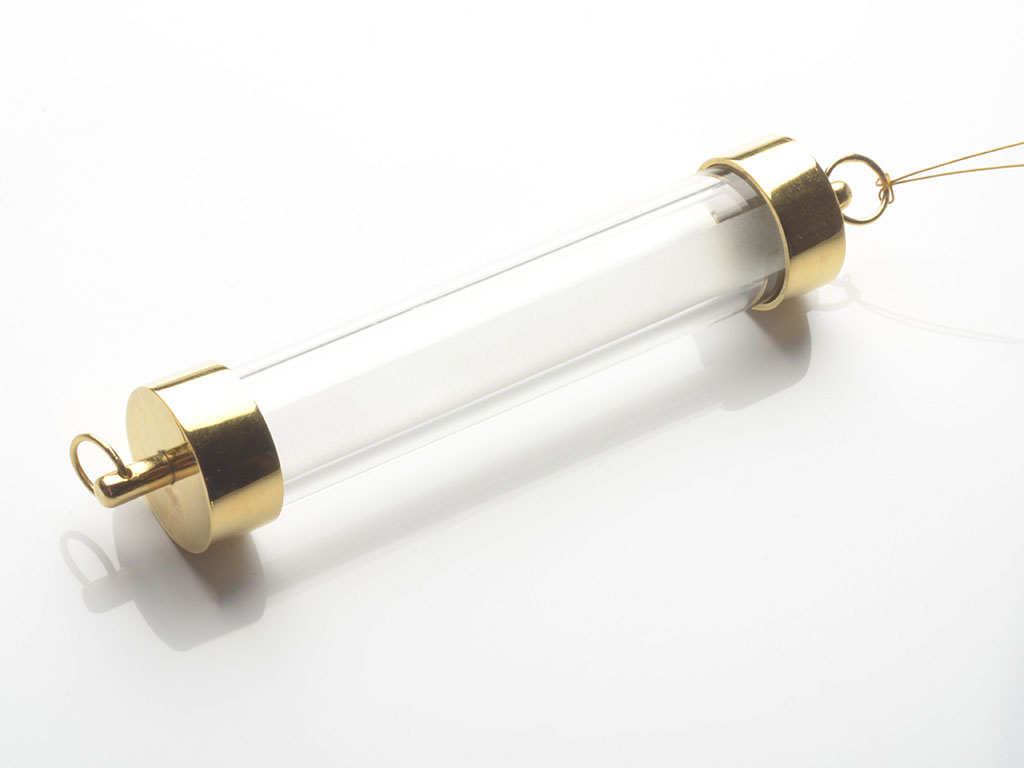 “This research in arts resulted in a collection of brooches in which the distortion takes place (1) in the object itself, where an interaction is created between the glass and the linear frame; or (2) where the jewelry pieces are in play with the fabrics on which they are worn and with the movements of the wearer,” says Timkova. | Olha Timkova, brooch, brass, glass, stainless steel, 60 x 60 x 15 mm, photo: artist Work by Olha Timkova