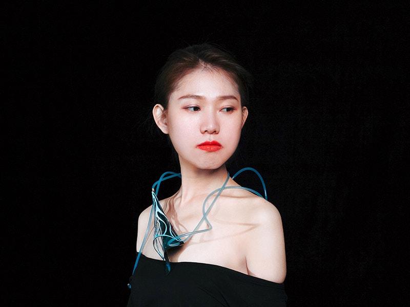 Flow Like Water V, 2018, Necklace, Copper, plastic tube, enamel, 7 x 9.8 x 1.6 Inch, Photo: Yong Yang