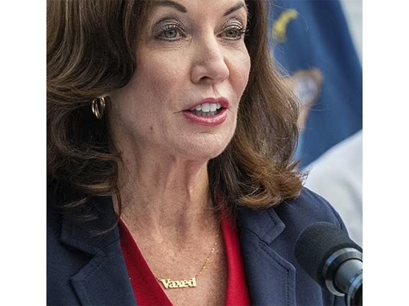 NY Governor Kathy Hochul wearing a necklace that says "vaxed"