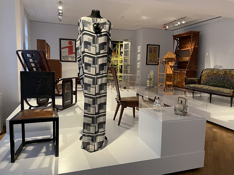 Exhibition view, Jewellery & Garment. The ensemble of Daniel Kruger’s jewelry and Rick Owens’s dress corresponds on different levels with the Bröhan’s furniture of the Wiener Werkstätte around it