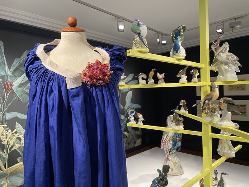 Exhibition view, Jewellery & Garment. Jewelry: Svenja John, Baikonur, 2016, brooch, polycarbonate, acrylic paint. Garment: Junya Watanabe, draped cotton dress, 2007