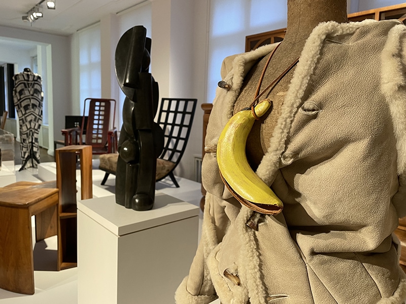 Exhibition view, Jewellery & Garment. Jewelry: David Bielander, Banana, 2010, pendant. Garment: 20471120, sculptural sheepskin jacket, A/W 1998, displayed in the Bröhan’s Art Nouveau Collection