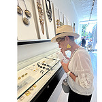 Bonnie Levine examines jewelry at Ornamentum