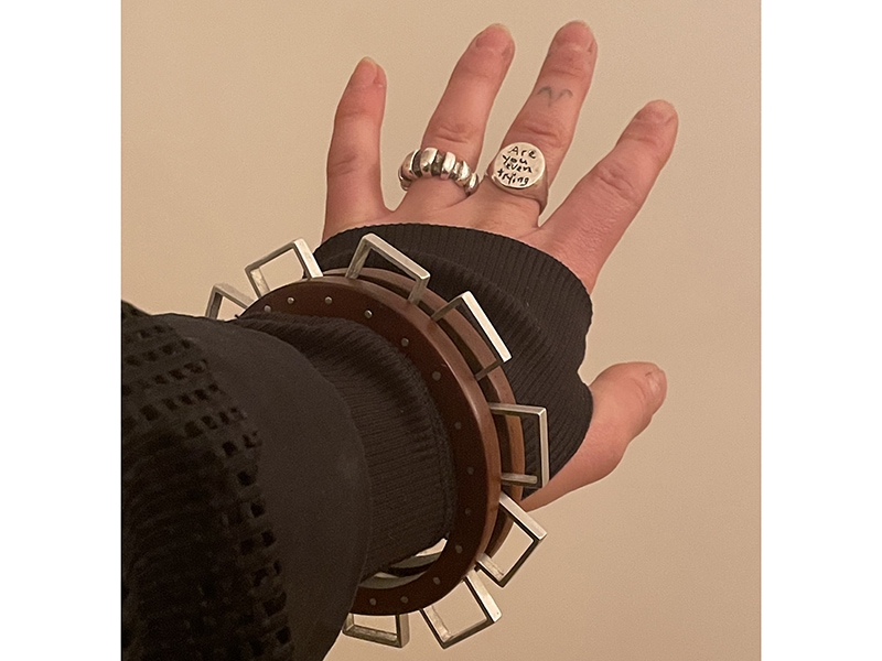 Emma Stone's hand with rings by Regina Rupp and Chloe Valorso