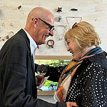 Ruudt Peters and Susan Beech enjoying a lively conversation, photo: Bill Baker