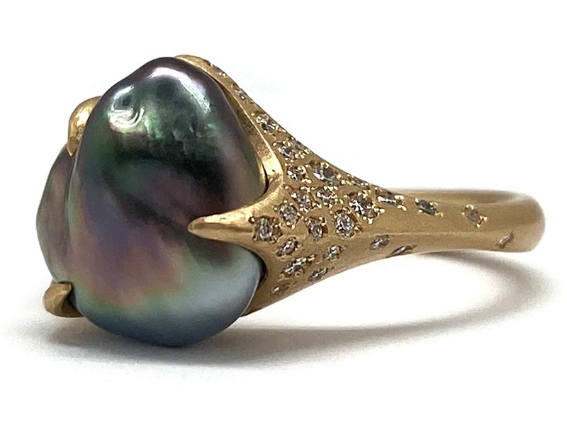 Mizuki Shinkai, Ring in 18-karat gold, South Sea pearl, diamonds (.11 tcw), ring size: 6.5, photo: Pistachios