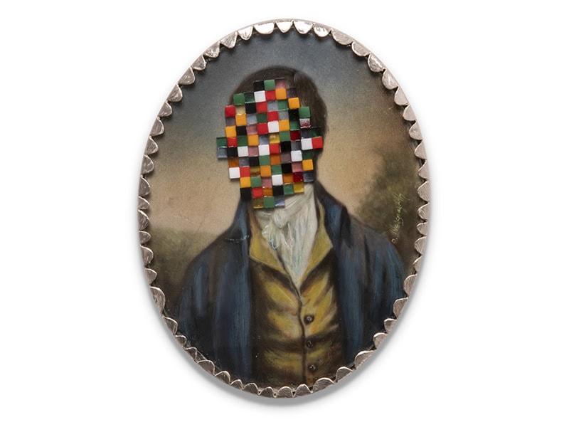 Geraldine Fenn, Colonial Comeuppance XI: Supérieur, 2024, brooch in silver, vintage portrait, glass, printed tin, steel pin, photo courtesy of the artist