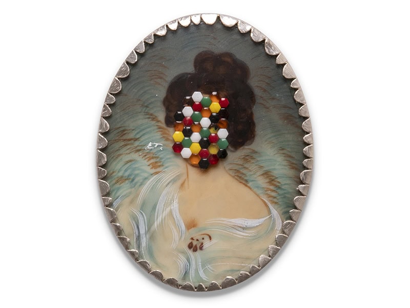 Geraldine Fenn, Colonial Comeuppance X: Extra Pur, 2024, brooch in silver, vintage portrait, glass, printed tin, steel pin, photo courtesy of the artist