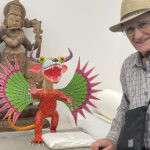 … and a receiving room. Shown: the collector and AJF traveler Michael Rotenberg with art from Oaxaca, photo: Nathalie Mornu