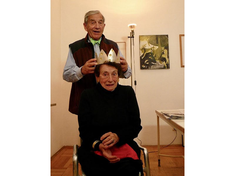 Gerd Rothmann sent this 2013 photo of Lois and Bob in his studio to AJF when informed of Lois’s death. Rothmann made the piece, called Königskrone (2008), a silver crown with gold inlaid fingerprints. He has a personal tradition that when an extraordinary person visits, he asks to take a photo of them getting crowned, sometimes by himself and sometimes by others, photo: Gerd Rothmann