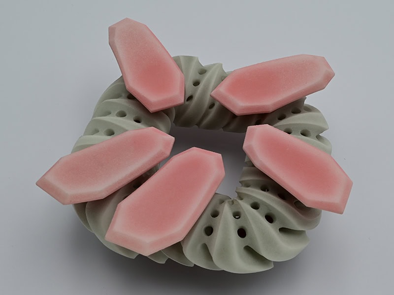 Norman Weber, Juwel #4, 2021, brooch in 3D-printed hollow plastic, acrylic paint, stainless steel, silver 935, 5 x 4 ¾ x 1 ½ inches (127 x 121 x 37 mm), photo: artist