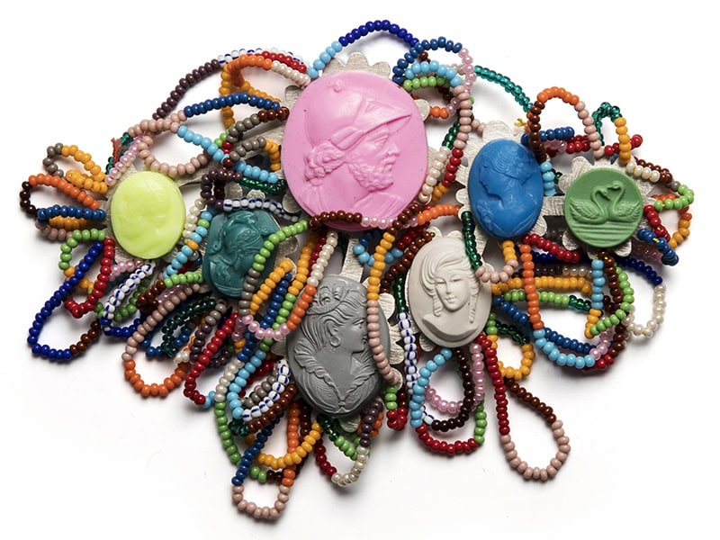 Geraldine Fenn, Untitled (Many Faces), 2023, brooch in silver, resin, glass seed beads, silk thread, steel pin, photo courtesy of the artist
