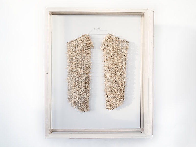 Katharina Dettar, 1000 Moths for a Blouse, 2016, sculpture in bombyx mori, silk thread, wood, museum glass (vitrine), photo: Guillem Trius