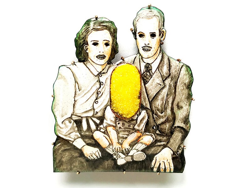 Esteban Erosky, Somos Una Familia/We Are a Family, 2024, brooch in enamel, copper, brass, steel wire, 3 x 2 ⅜ x ¾ inches (75 x 60 x 20 mm), photo: artist
