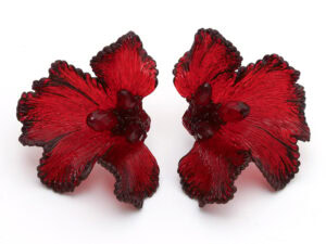Carina Shoshtary, Lamella (Ruby Red), 2025, earrings in PLA (bio-plastic), glass, recycled silver, lacquer, photo courtesy of Gallery Loupe