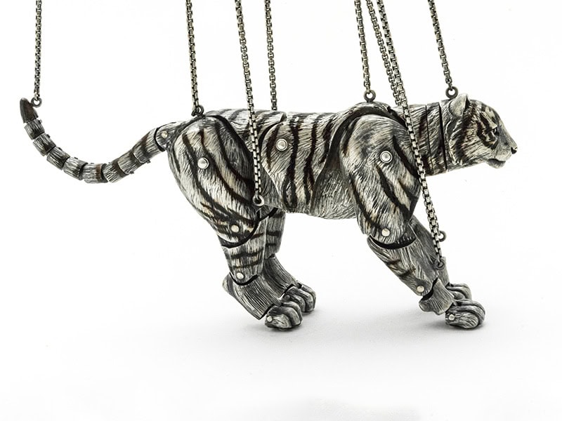 Yuri Tozuka, Tiger, 2018, necklace in sterling silver, fine silver, coral, urushi lacquer, 16 x 7 ½ x 1 ¼ inches (406 x 191 x 32 mm), photo courtesy of Gravers Lane Gallery