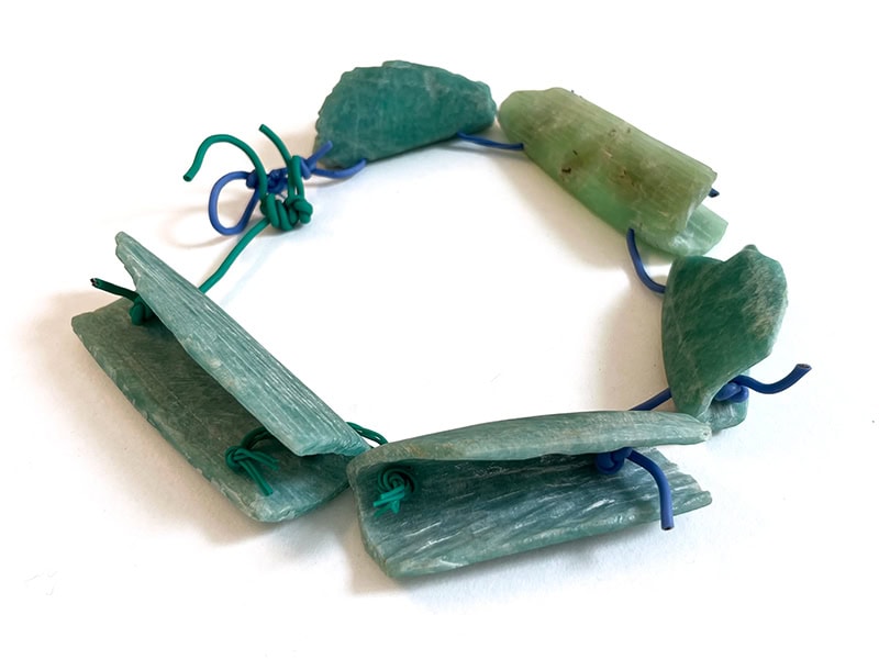Tatjana Giorgadse, Untitled, 2025, necklace in silicone wire, amazonite, chrysoprase, photo courtesy of Gallery Door
