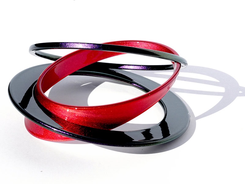 Rachelle Thiewes, Slipstream, 2018, in steel, silver, auto paint, 1 ⅞ (48 mm) x 3 ⅝ inches (92 mm) in diameter, photo: artist